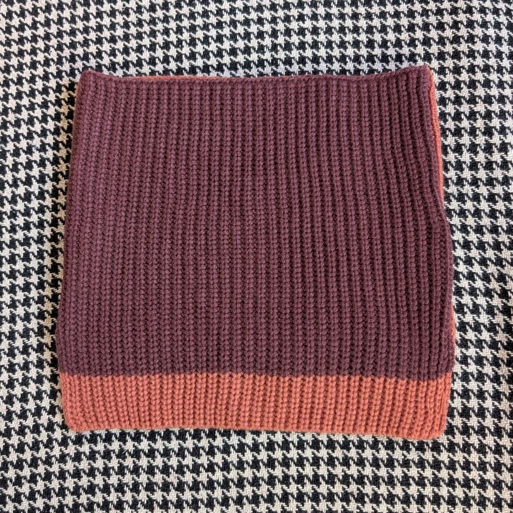 Verloop coral and burgundy knit scarf